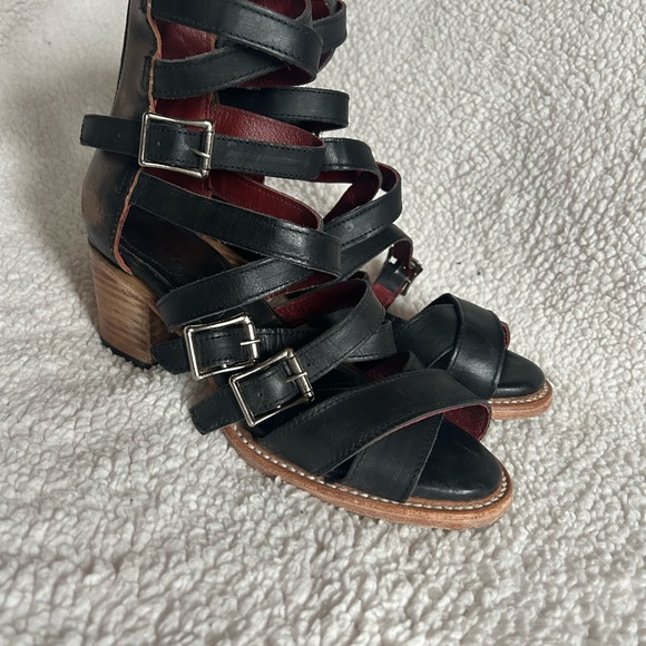 FREEBIRD Cozumel Strappy Buckle Sandals - Size 9 - Picture 4 of 5